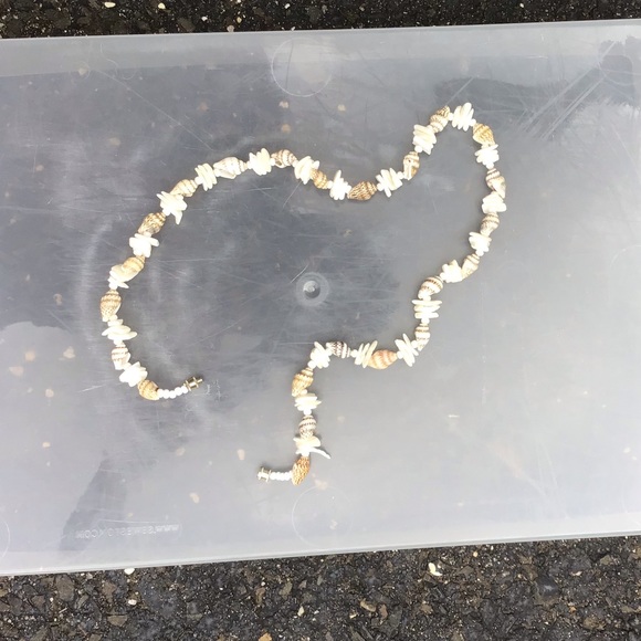 Sea shell necklace twist close OS - Picture 2 of 3